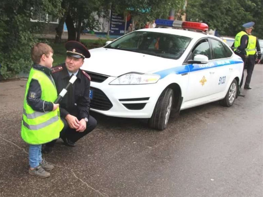 Дпс для детей. ПДД полиция. Полицейский ДПС. Полицейский для детей. Мальчик ДПС.