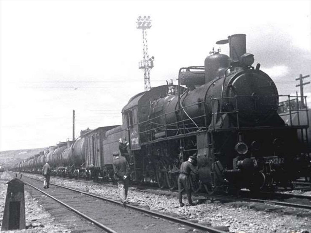 Заводы снабжают фронт