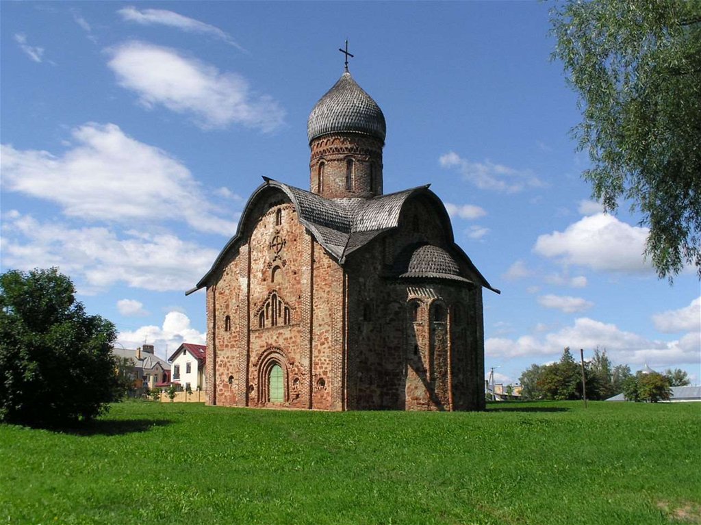 Первые каменные храмы. 1406 Великий Новгород Церковь Петра и Павла в Кожевниках. Церковь святых Петра и Павла в Кожевниках. Церковь Петра и Павла в Кожевниках Новгород- начало 15в. Новгородская Церковь Петра и Павла в Кожевниках фото.