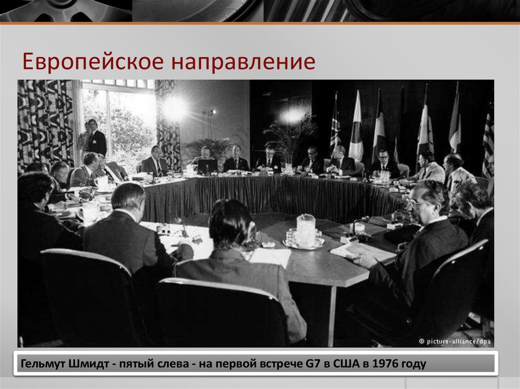 Проверка умножения 3 класс презентация. Костя стоит в хороводе пятый слева от кости тот же что и шестой. Пятый слева. Ряд книг стоял на полке. Сколько человек в хороводе.